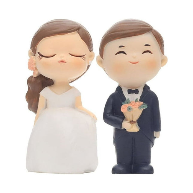 Amaiiu Wedding Bride Groom Figurine Resin Romantic Engagement Ceremony Couples Cake Toppers Home Bar Decoration Ornament Gifts Type 2
