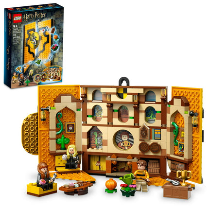 LEGO Harry Potter Hufflepuff House Banner 76412 - Hogwarts Castle Common Room Toy or Wall Decoration, Set with 3 Minifigures and Mandrake, Collectible Travel Toys, Great Gift for Boys, Girls, or Kids